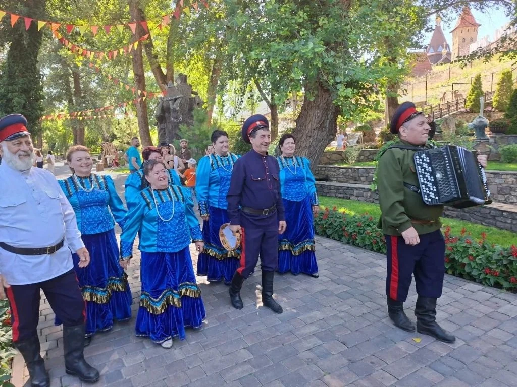 Народный ансамбль казачьей песни  «Раздолье» Груциновского сельского поселения (руковод...