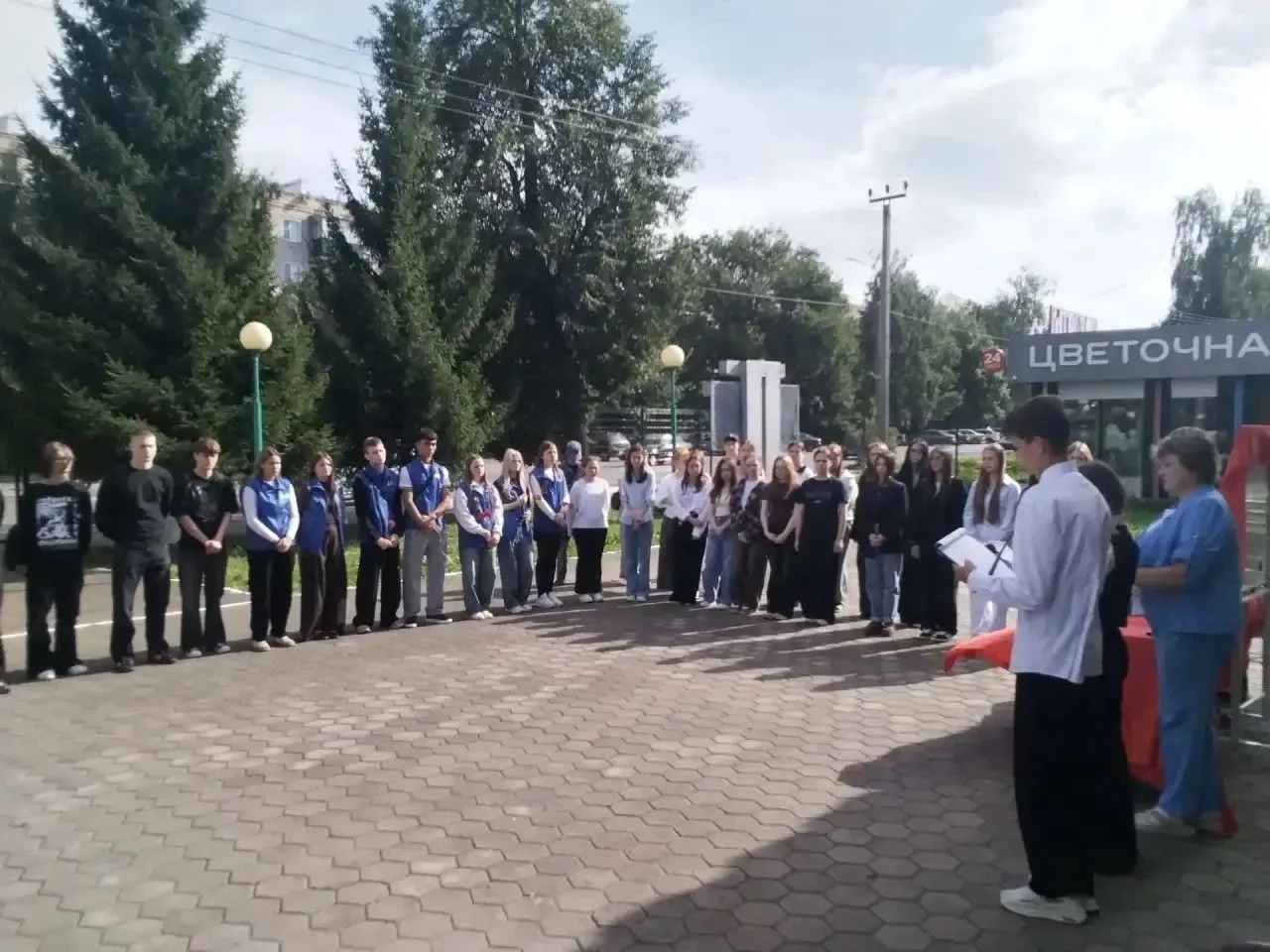 Юнармейский отряд «Наследники» провёл памятные акции в Чистополе