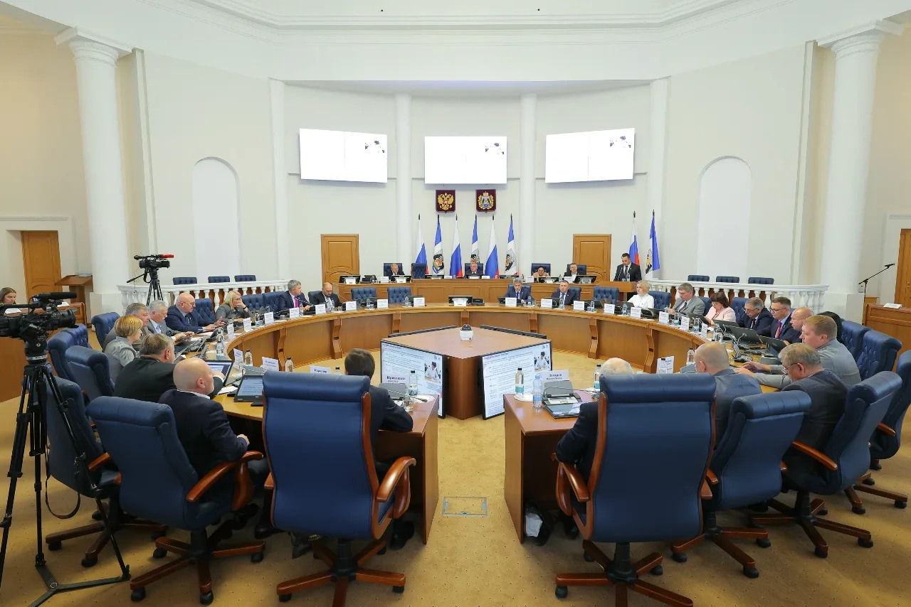 В рамках правительственного часа на заседании Новгородской областной Думы выступил мини...