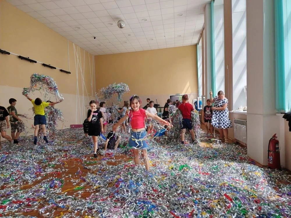 Воспитанники пришкольного лагеря «Орлёнок» весело провели время на бумажной дискотеке! Мероприятие о