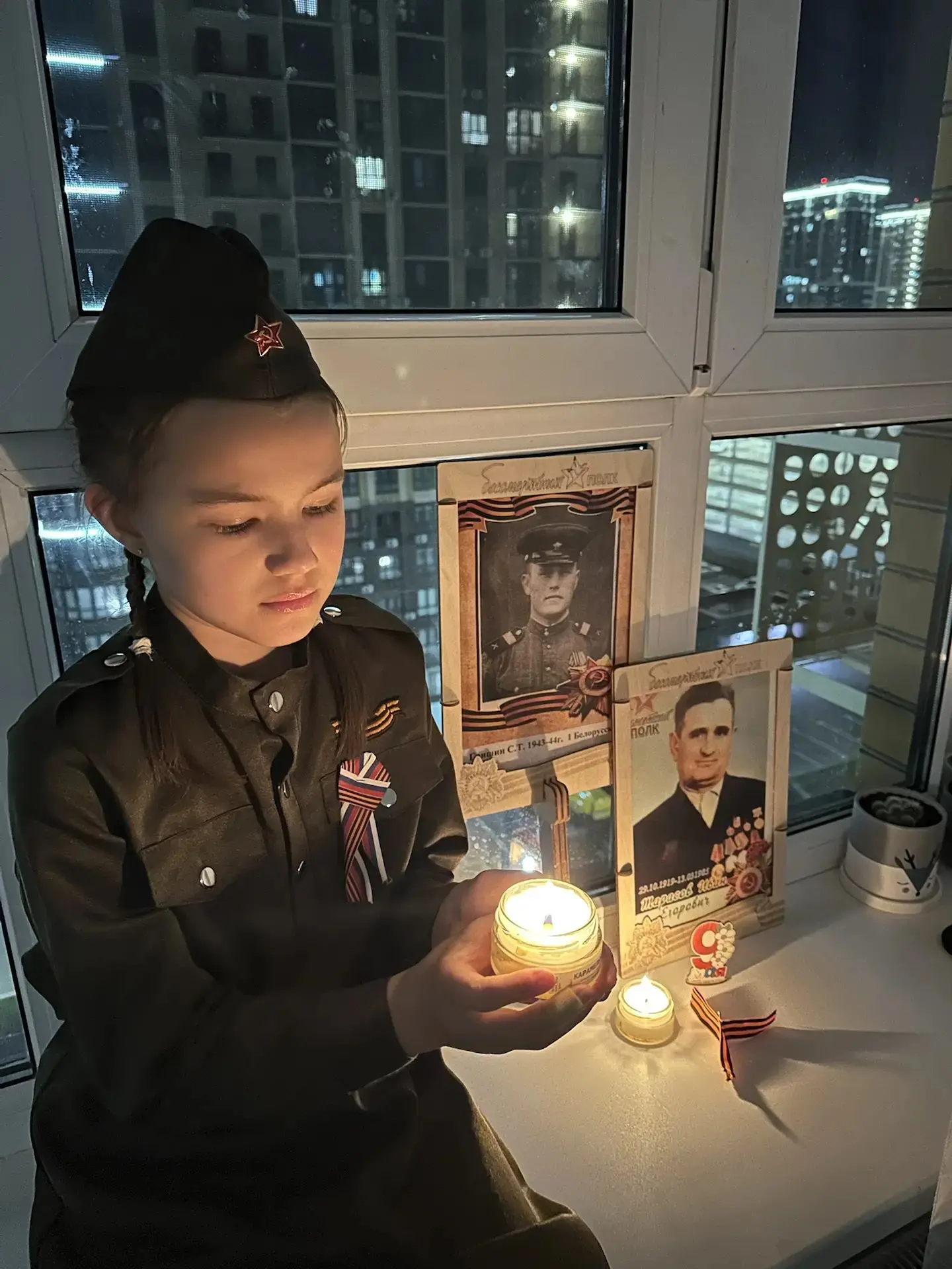 🔥 В преддверии Дня Победы ученики 1 «А» и 3 «Д» классов приняли участие в масштабной акции «Свеча па