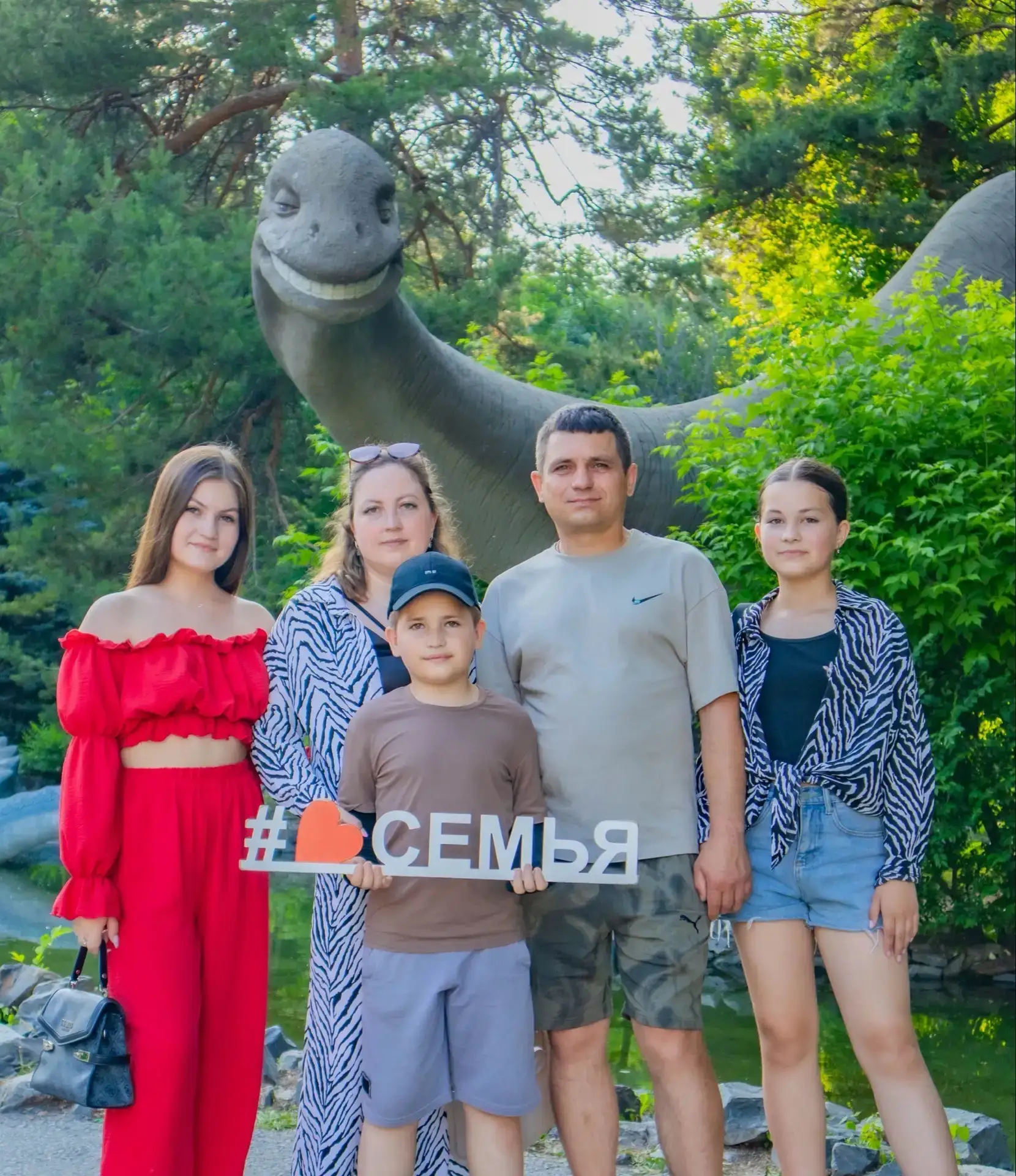 Акция «Семья — это Мы!»❤️ продолжается, и сегодня в центре нашего внимания — семья Рыжовых! 👨‍👩‍👧
