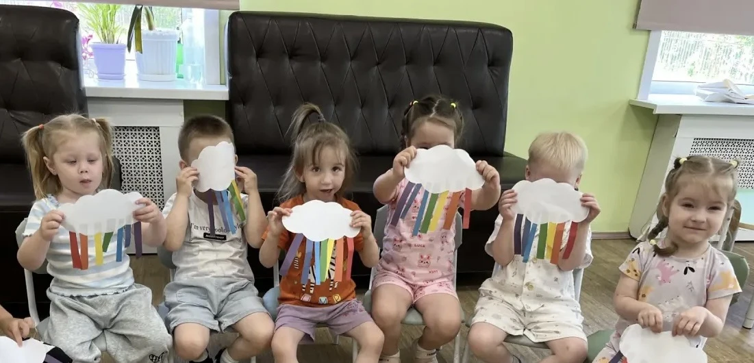 🌈 Хотим поделиться впечатлениями о сегодняшнем тематическом дне — «Путешествие в страну Радуги». 
Р