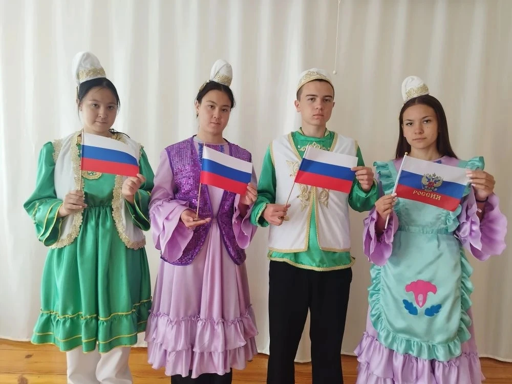Всероссийская акция "Хоровод единства"
В рамках Года единства народов России и празднования Дня Росс