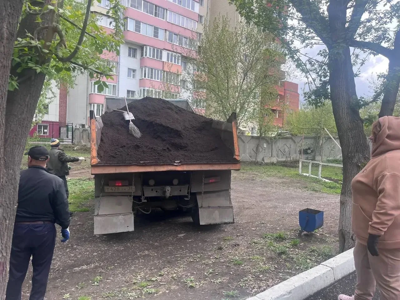 🌱✨ Хотите сделать ваш двор ещё более красивым? У нас есть отличная новость! ✨🌱🚜 Мы н...