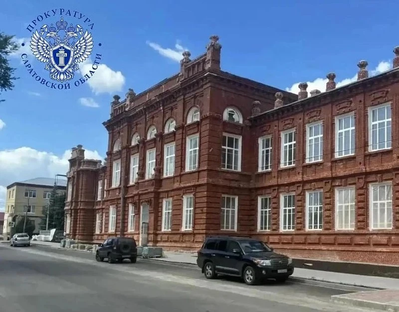 В Аткарске при реставрации старинной гимназии похитили более 3 миллионов рублей.