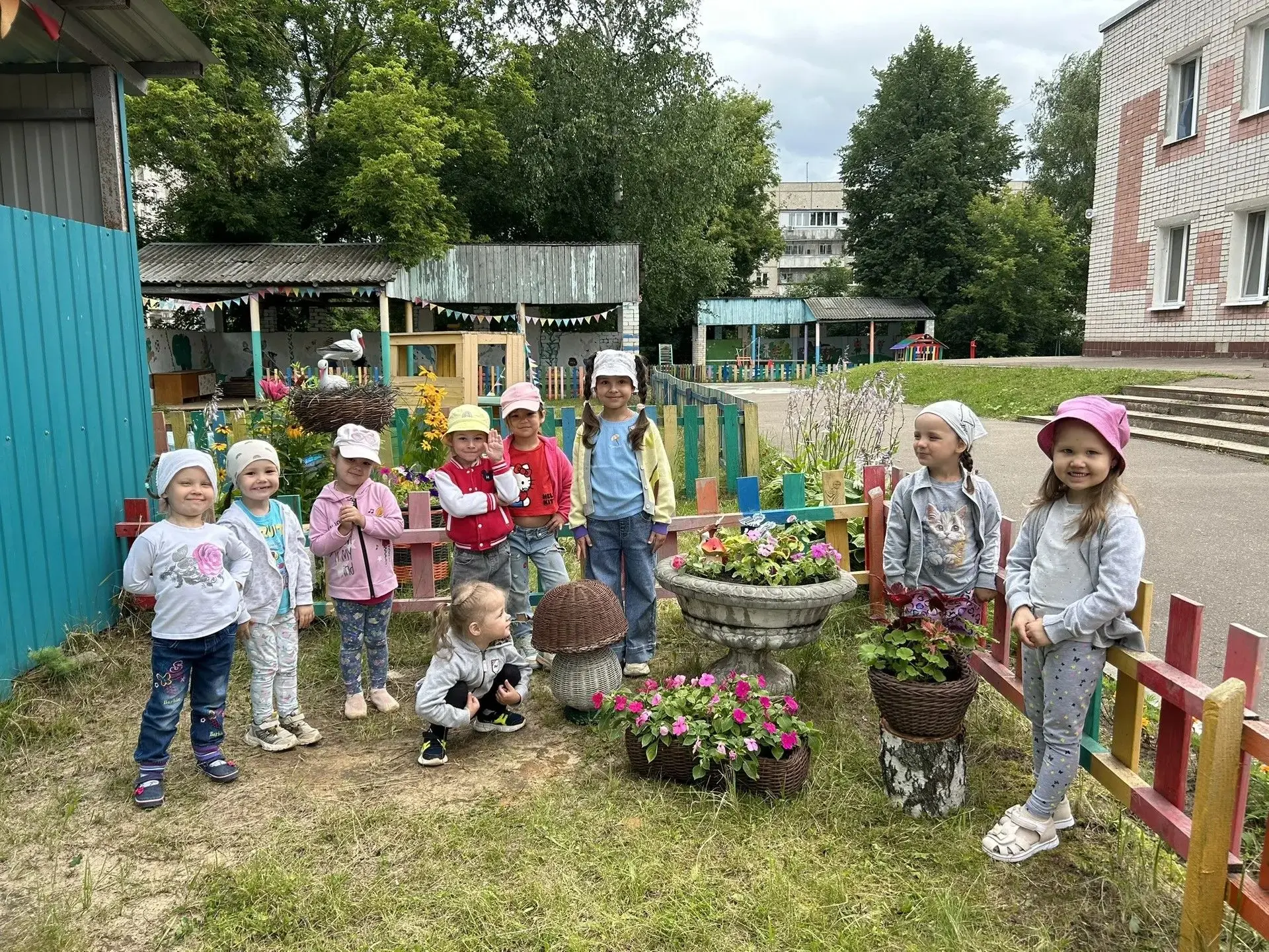 В нашем детском саду продолжается  увлекательное знакомство ребят с удивительным миром растений. На 