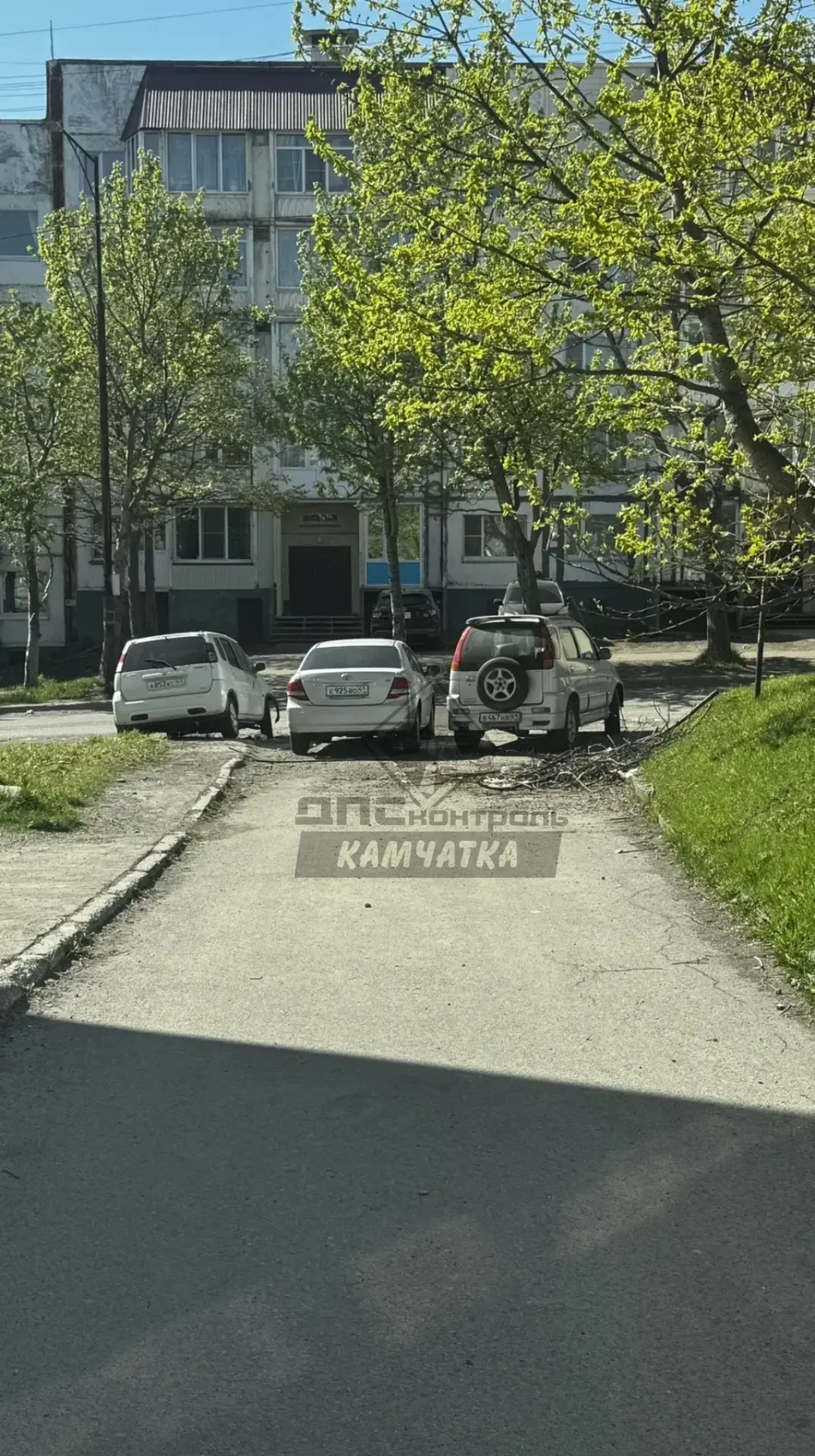📩 «Не возможно объяснить жителям на углу Виталия Кручины, 5, что дорога зимой полностью засыпана сн