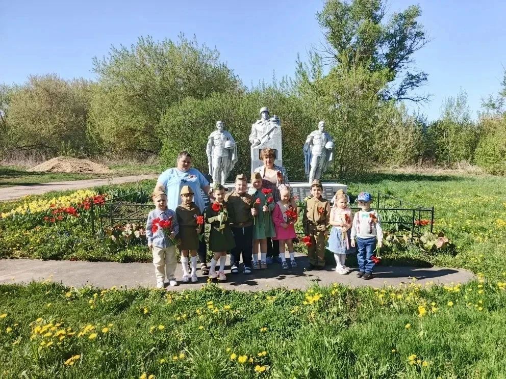 ❤️"Память сердца" 

💫Накануне Дня Победы🇷🇺, воспитанники дошкольной группы МБОУ КР Вожовской СОШ 