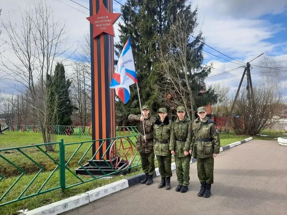 Защитникам Москвы  🫡 Кадеты 8 класса, воспитанники нашего Военно-патриотического клуба «Молодая гвар