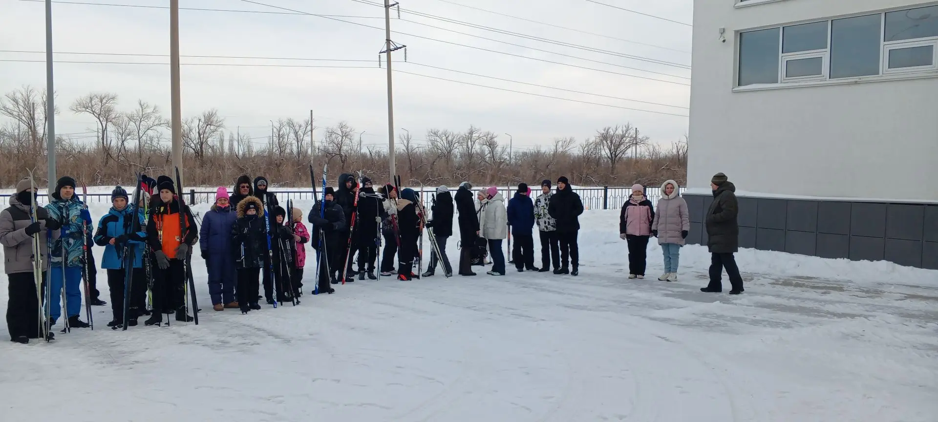 Сегодняшняя #лыжняРоссии в нашей школе была настоящим праздником спорта!  Хоть погода была прохладно