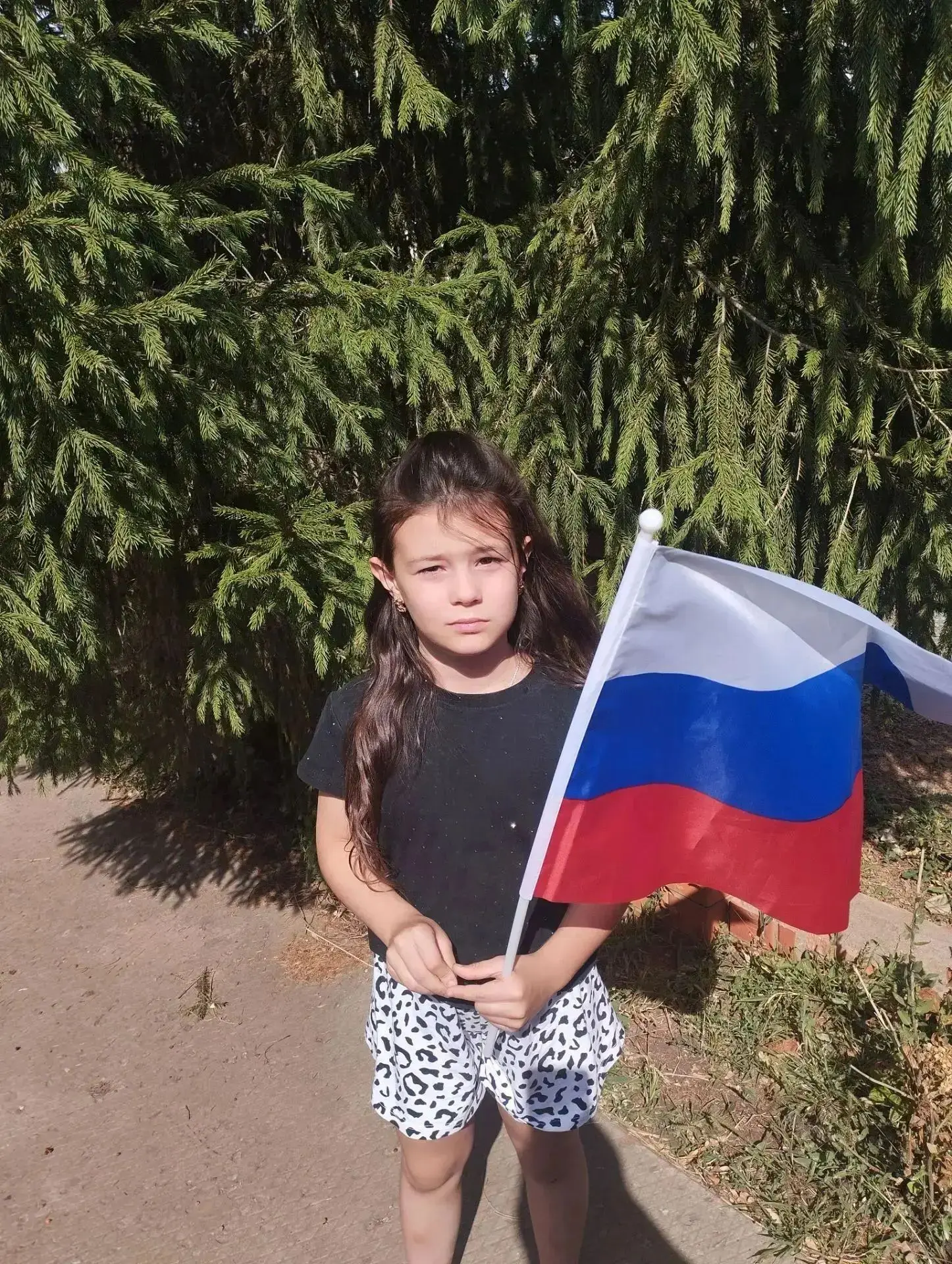 Лада Котельникова, ученица 2 «Б» класса, гордо присоединилась к общероссийской патриоти...