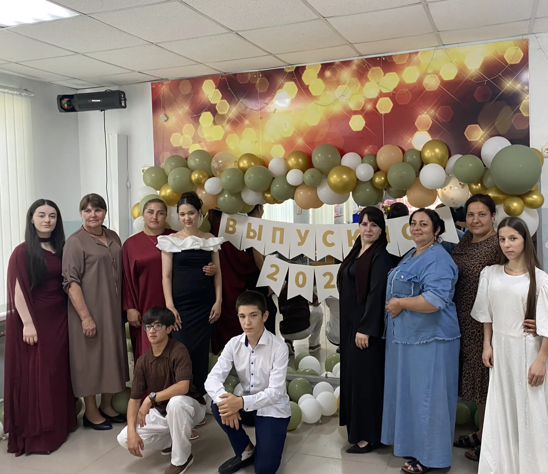 🎓 Праздник двойной радости!

Наши девятиклассники отметили выпускной в Доме культуры! Ребята получи