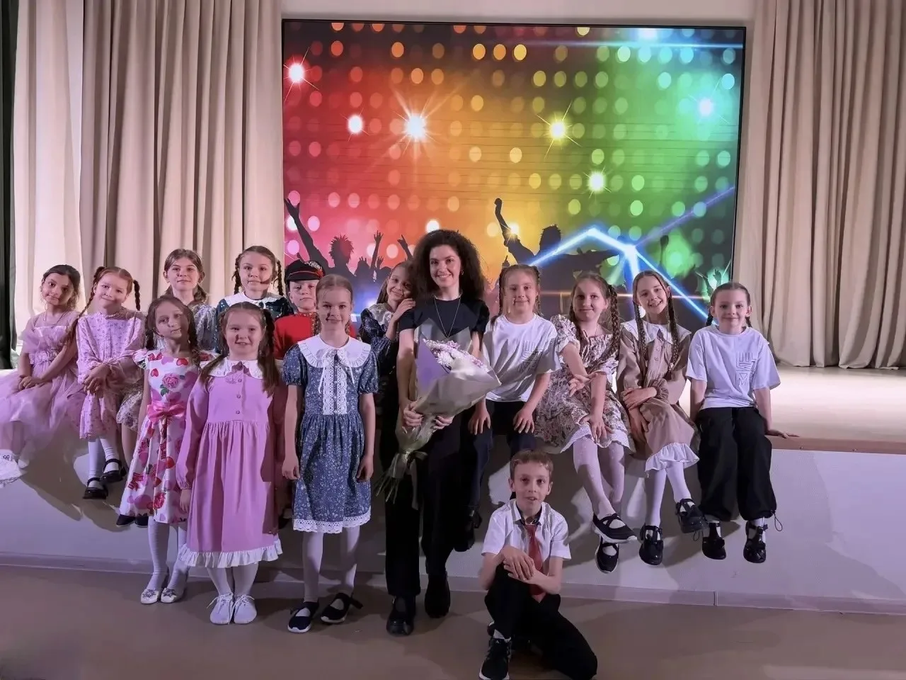 Хор "ФаСольки"  🎼 🎶 еще раз поздравляет с Днем Учителя коллектив школы и нашу замечат...