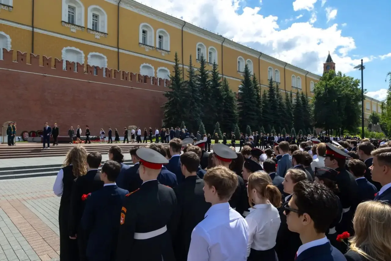 🇷🇺 26 июня состоялась Торжественная церемония возложения цветов к Могиле Неизвестного солдата у ст