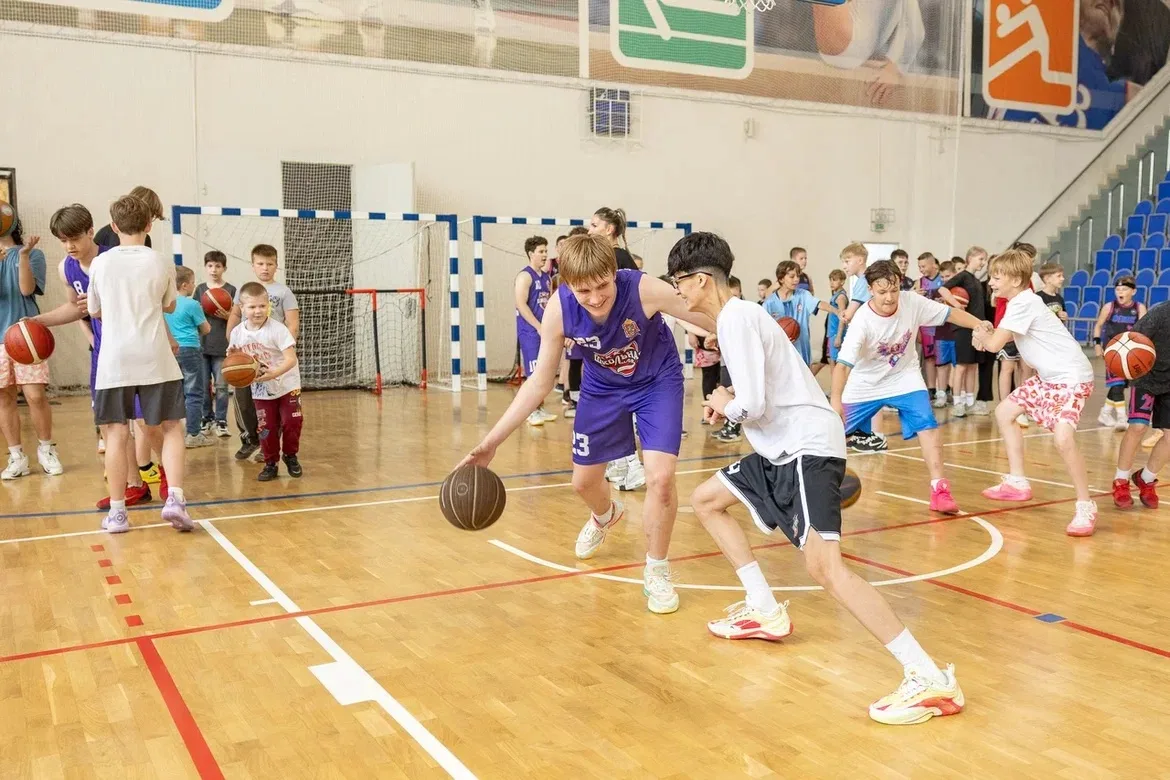 Контроль, ловкость, скорость   🏀У наших ребят появилась уникальная возможность поучиться у настоящей