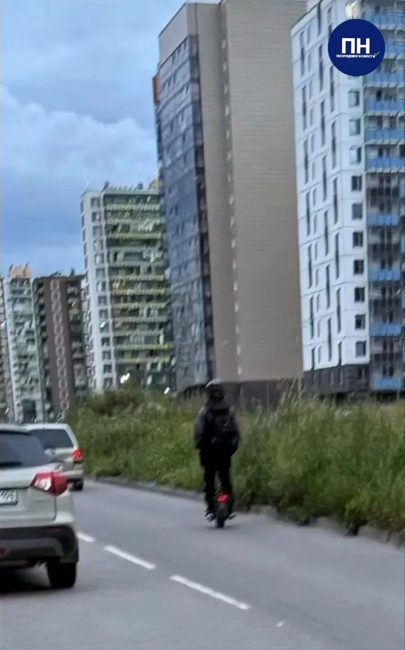 🌪В Челябинской области жители Верхнеуральска сняли на видео гигантский торнадо.