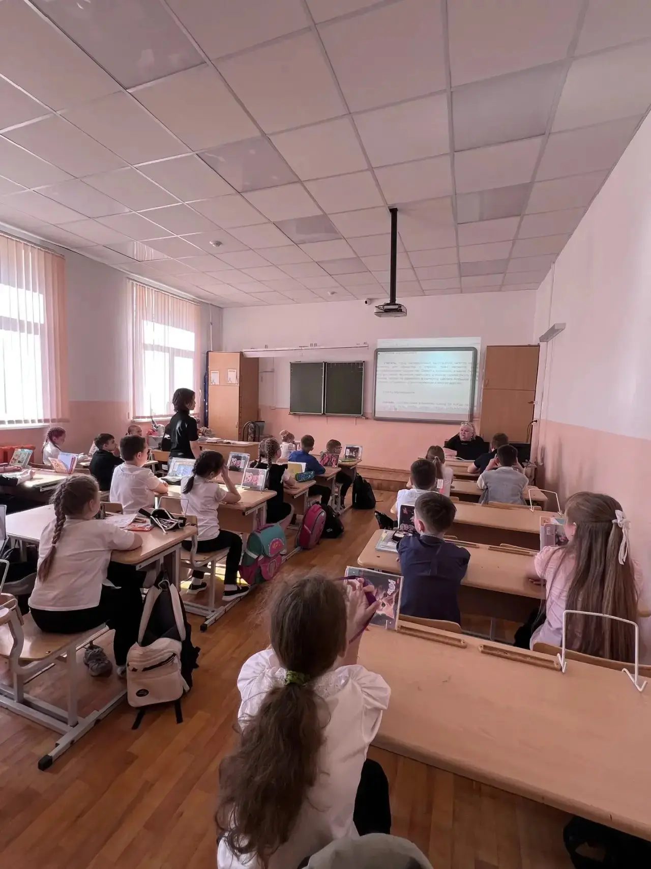 📚 Сегодня в школах прошли занятия «Разговоры о важном»