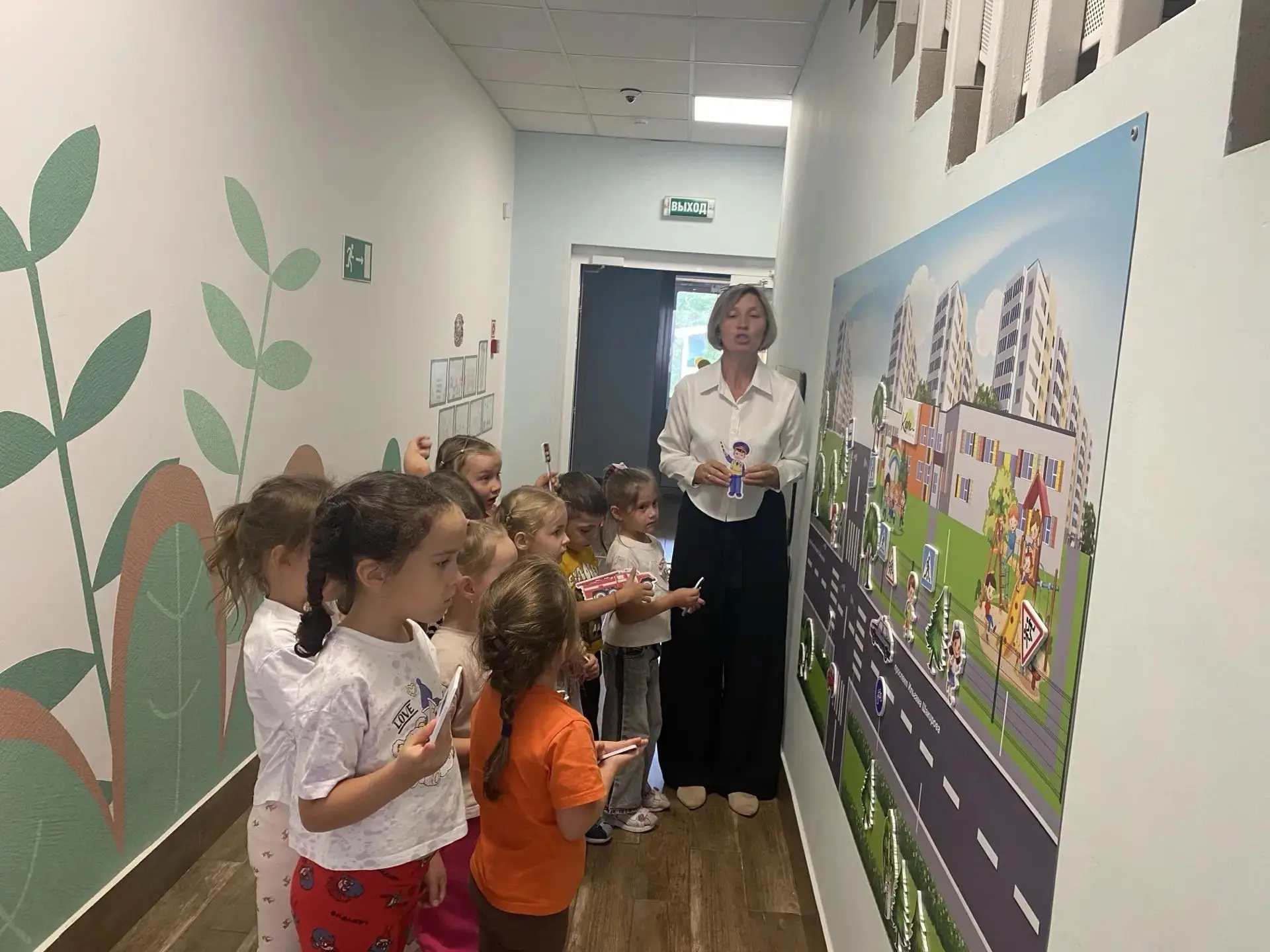 Продолжаем уроки безопасности в рамках месячника безопасности ! Важно напомнить правила...