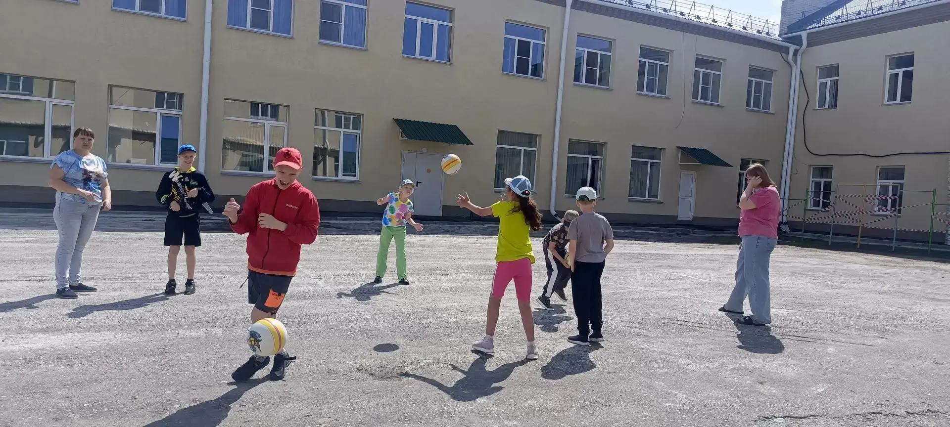 🤡Недавно в нашем лагере прошёл яркий и весёлый восьмой день лагеря «День юмора» — день, наполненный