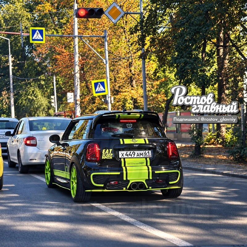 🚗 На Ленина водитель с номерами «ХАМ» устроил опасную езду