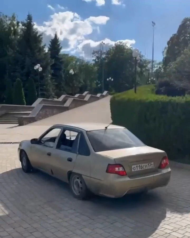 Ездит по пешеходным дорожкам в парке Щербакова

Написать нам 

Подписаться