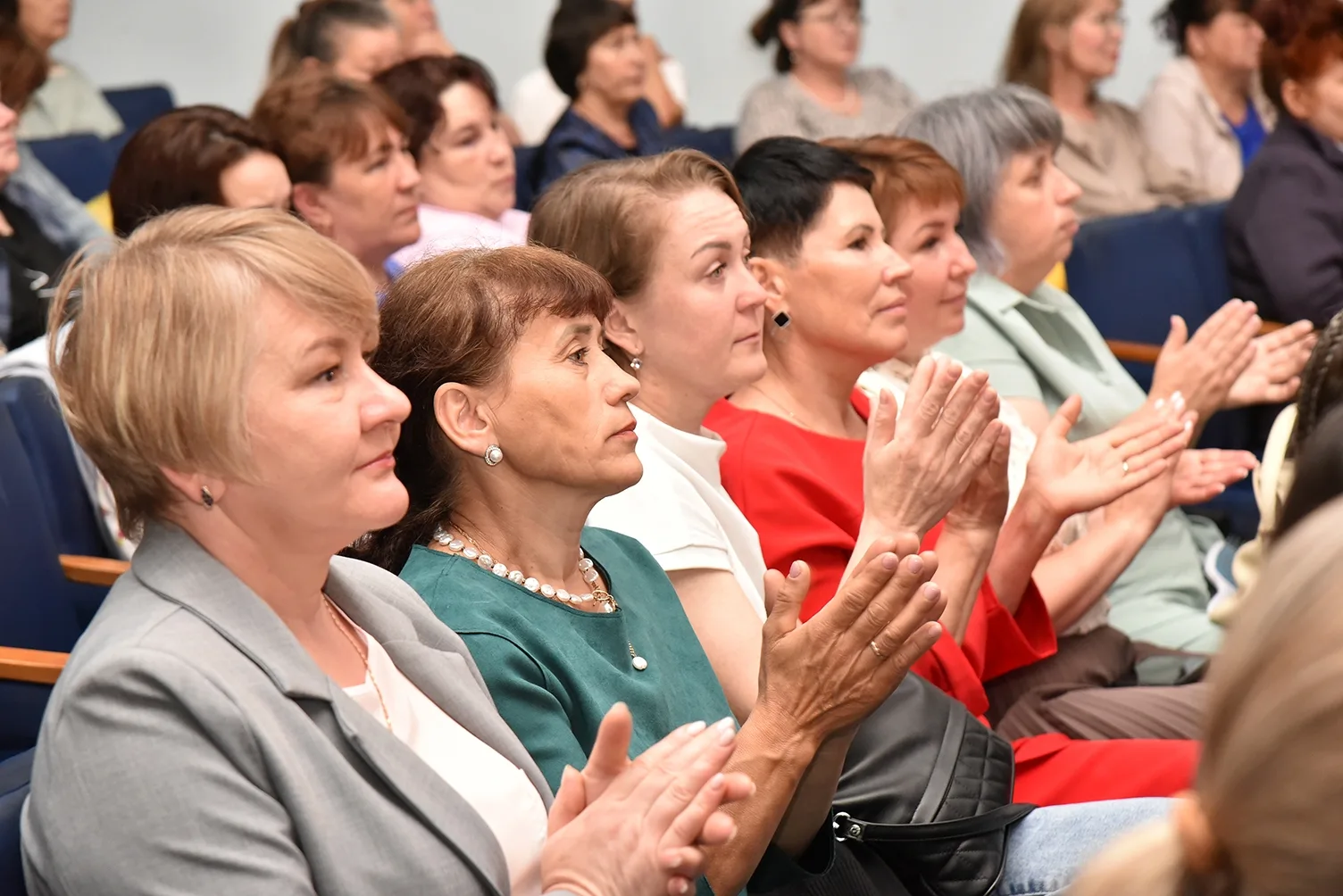 В Ибресинской ЦРБ торжественно отметили День медицинского работника
19 июня в районном доме культуры