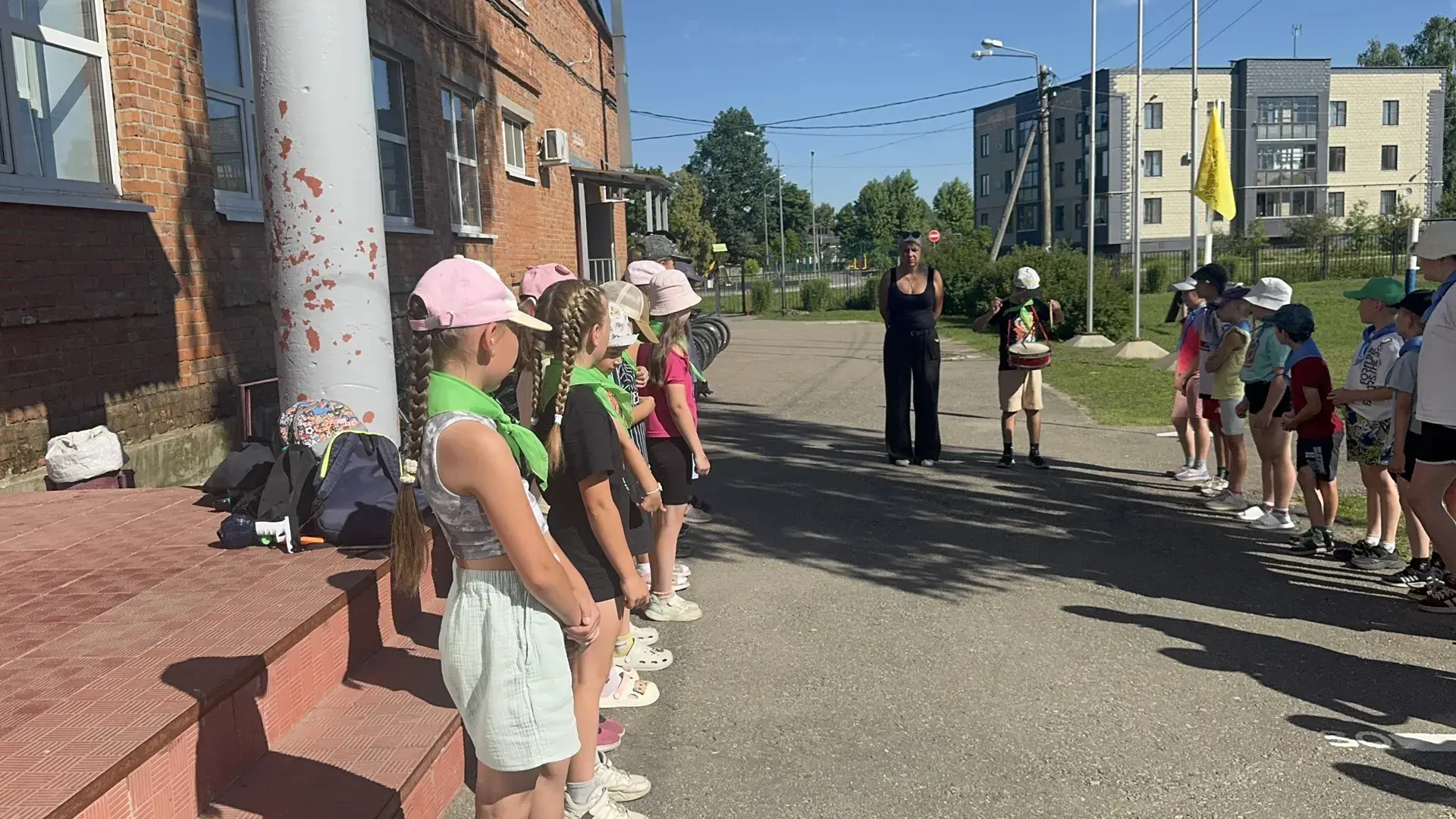 Сегодня в нашем летнем оздоровительном лагере "Родничок" состоялось торжественное закрытие. 
 Мы бла