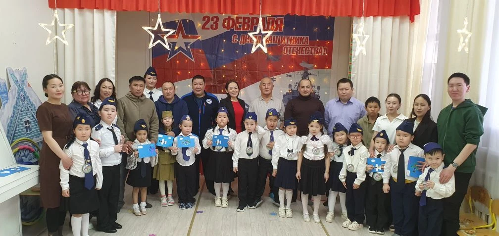Улахан болох о5олоро бугун а5аларын, эьээлэрин, убайдарын А5а дойду комускээччилэрин ку...