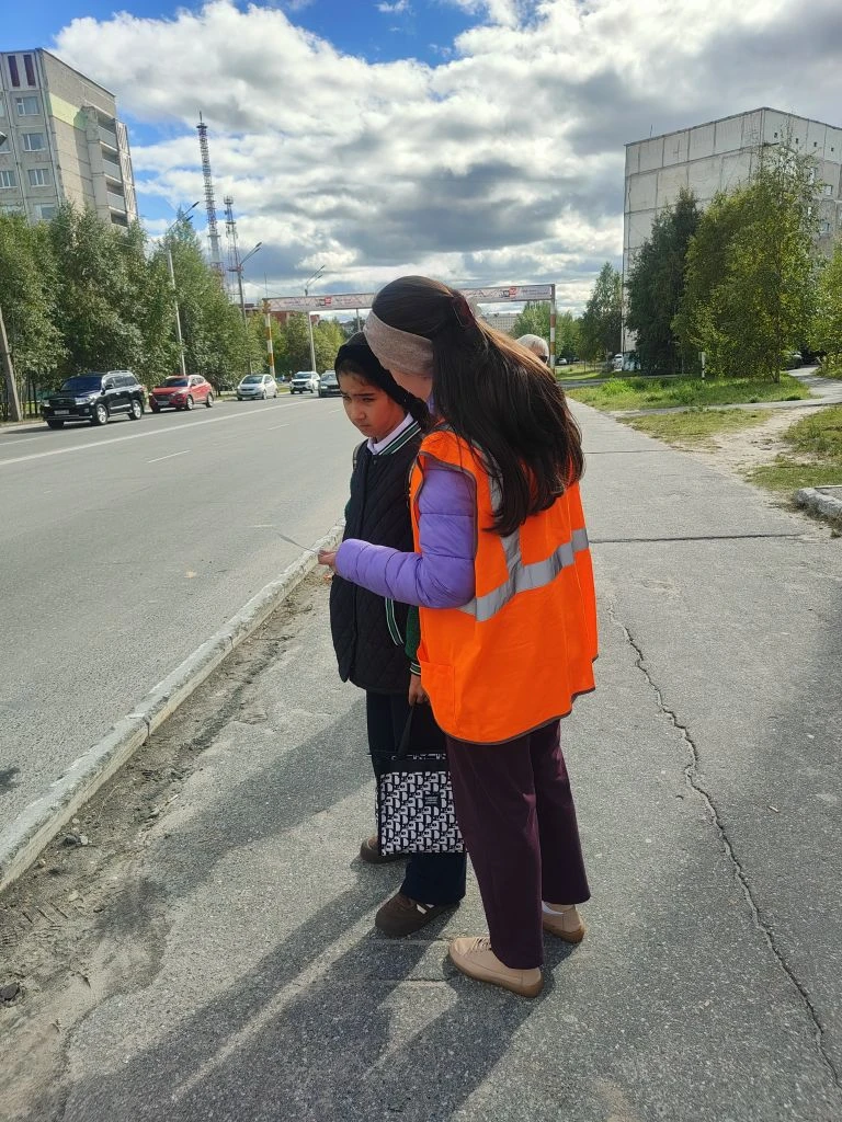 Акция "Родительский патруль"— совместно с сотрудником ГИБДД,родителями группы №10 и наш...