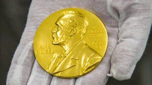 Физики шутят, а Нобель платит: кто заберет миллионы за светящиеся экраны и хитрую матем...