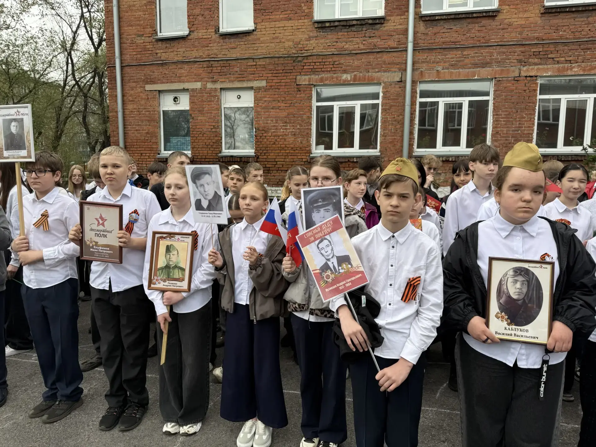 В Сердцах Наших – Вечная Память! 🕯️ Шествие Бессмертного Полка в нашей школе.  Накануне священного д