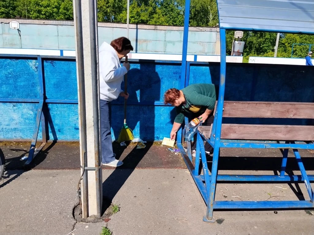 Сегодня,5 июня, сотрудники МУ ДО "ДЮЦ г.Пучеж" провели уборку стадиона,а также сделали ...