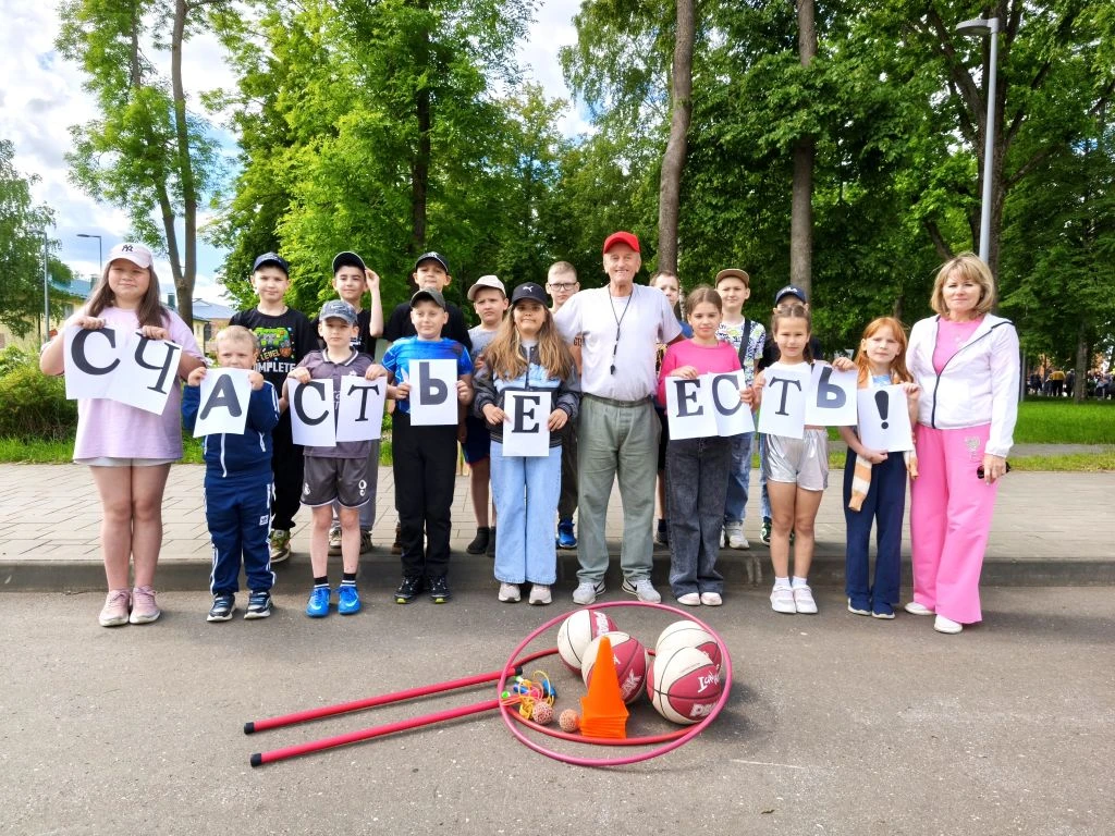 🌞🌻🌼1 июня работники спортивной школы  провели веселые старты «Спортивные забавы», со...