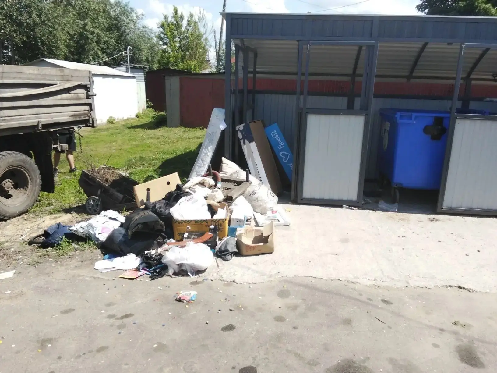 💢 В одном из общедоступных сообществ была опубликована информация о скоплении мусора на контейнерно