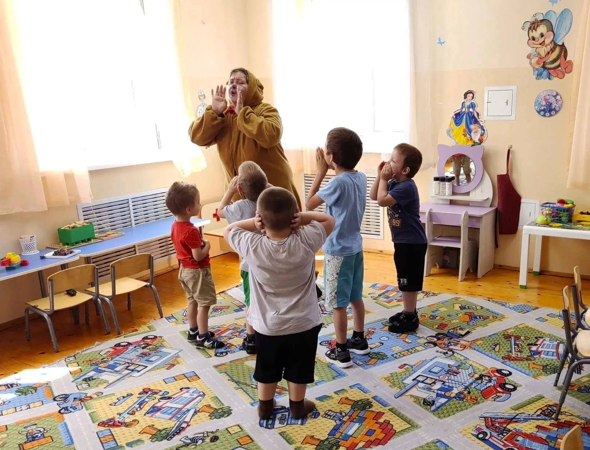 Всемирный день улыбки - международный неофициальный праздник, который посвящён хорошему настроению и
