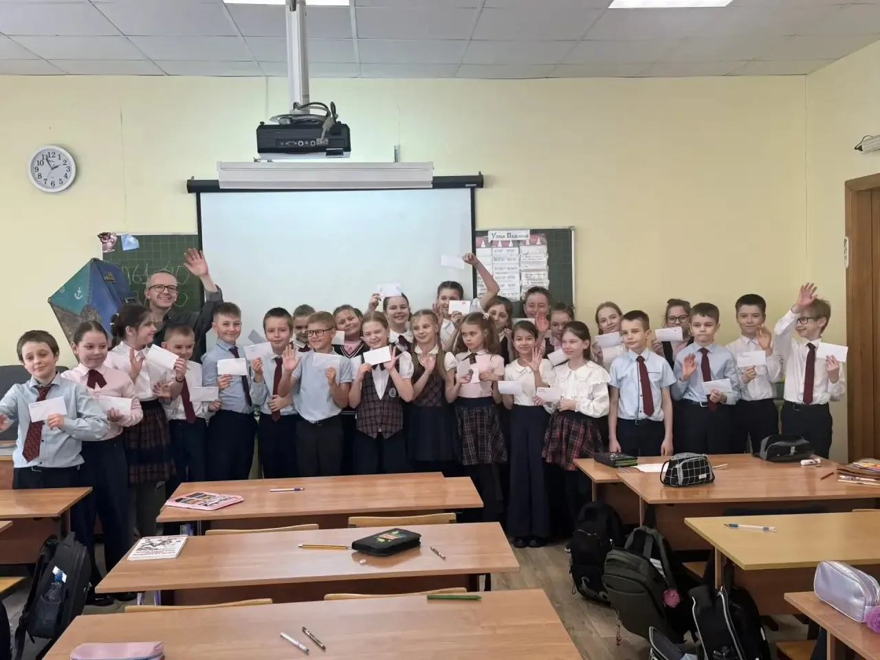Гимназисты 3 «Б» класса продолжают дружбу с детским книжным клубом «Фан Чемодан» 📚 На этот раз актер