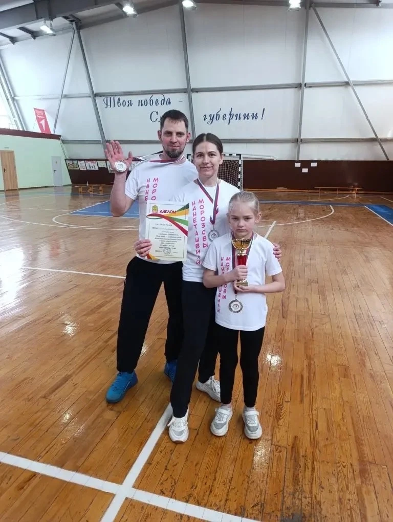 Школа с.Засечное: Мама, папа, я - спортивная семья!   🎉🏆 Поздравляем семью Агаповых с заслуженным ус