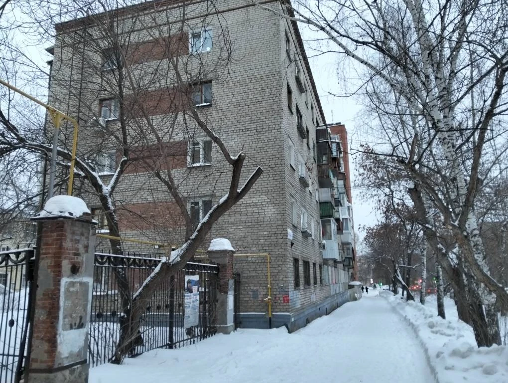 В Екатеринбурге на аукционе продаётся 2-комнатная квартира общей площадью 44,2 кв.м., р...