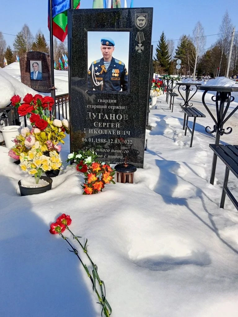 Возложение цветов на Аллее Славы погибшим воинам Илье Чернышёву, Юрию Фёдорову, Дуганову Сергею 🙏💔