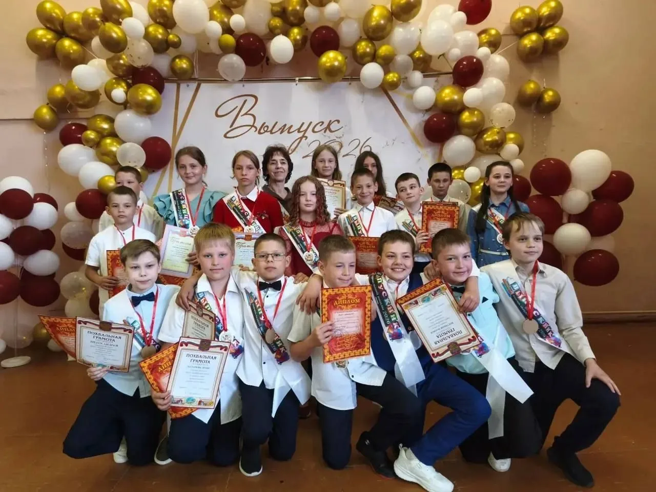 🌟ВЫПУСКНОЙ В 4Б КЛАССЕ

27.05.2026 г. в втором корпусе МБОУ «Коробовский лицей» царила невероятная 