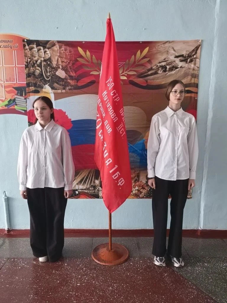 🎖️ Вахта памяти у Знамени Победы: дань уважения героям 🎖️С 28 апреля по 5 мая в нашей школе проходил