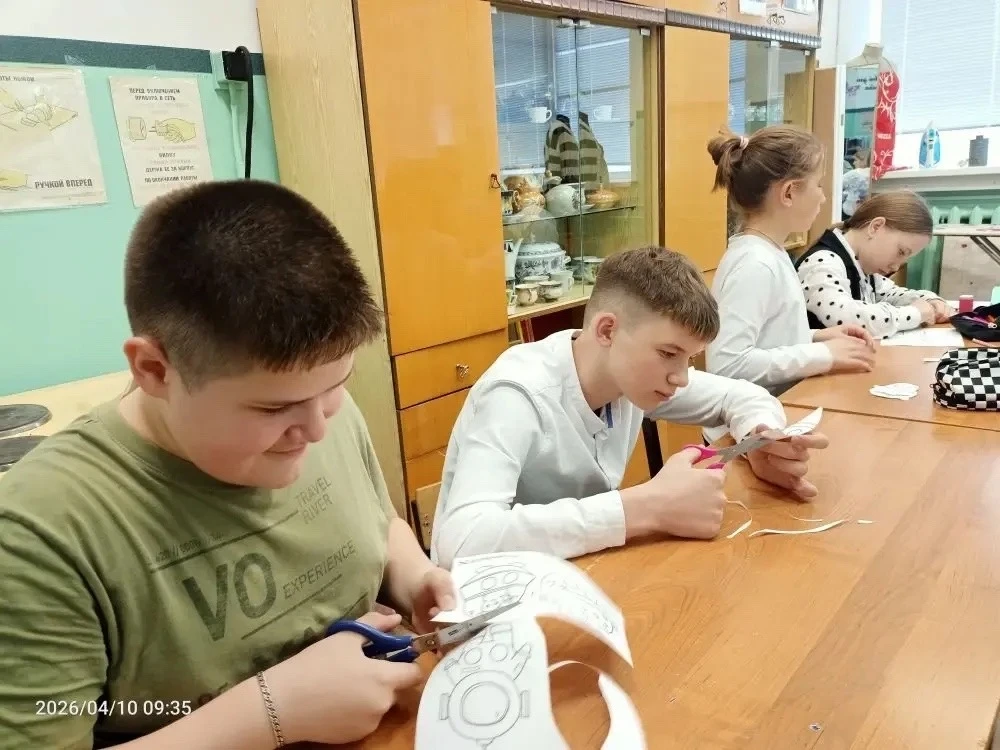 🌌 В честь Дня Космонавтики в МБОУ «Основная общеобразовательная Обуховская школа» был ...