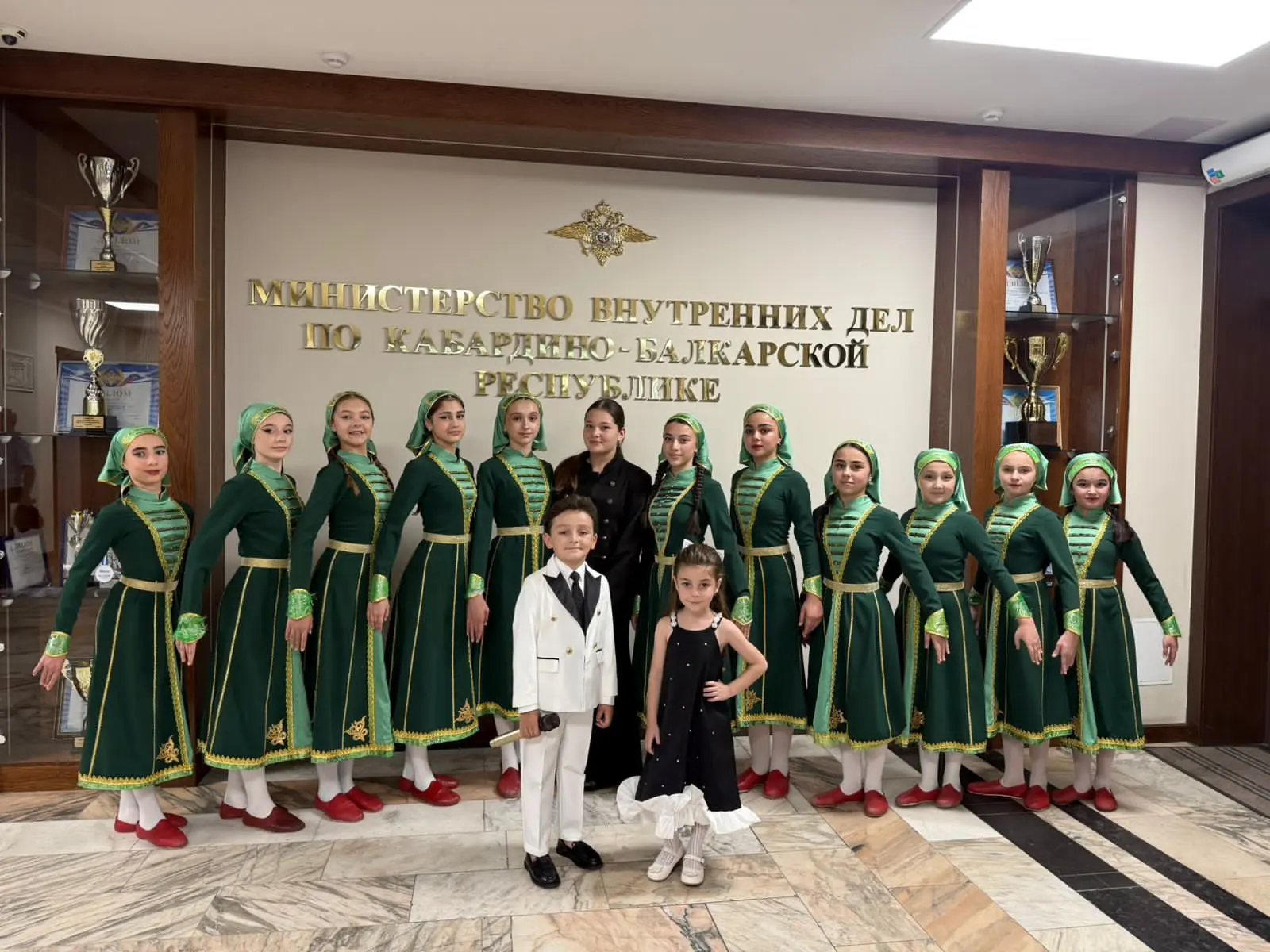 Воспитанники ДШИ 1 поздравили детей сотрудников МВД по КБР  сегодня на торжественном ме...