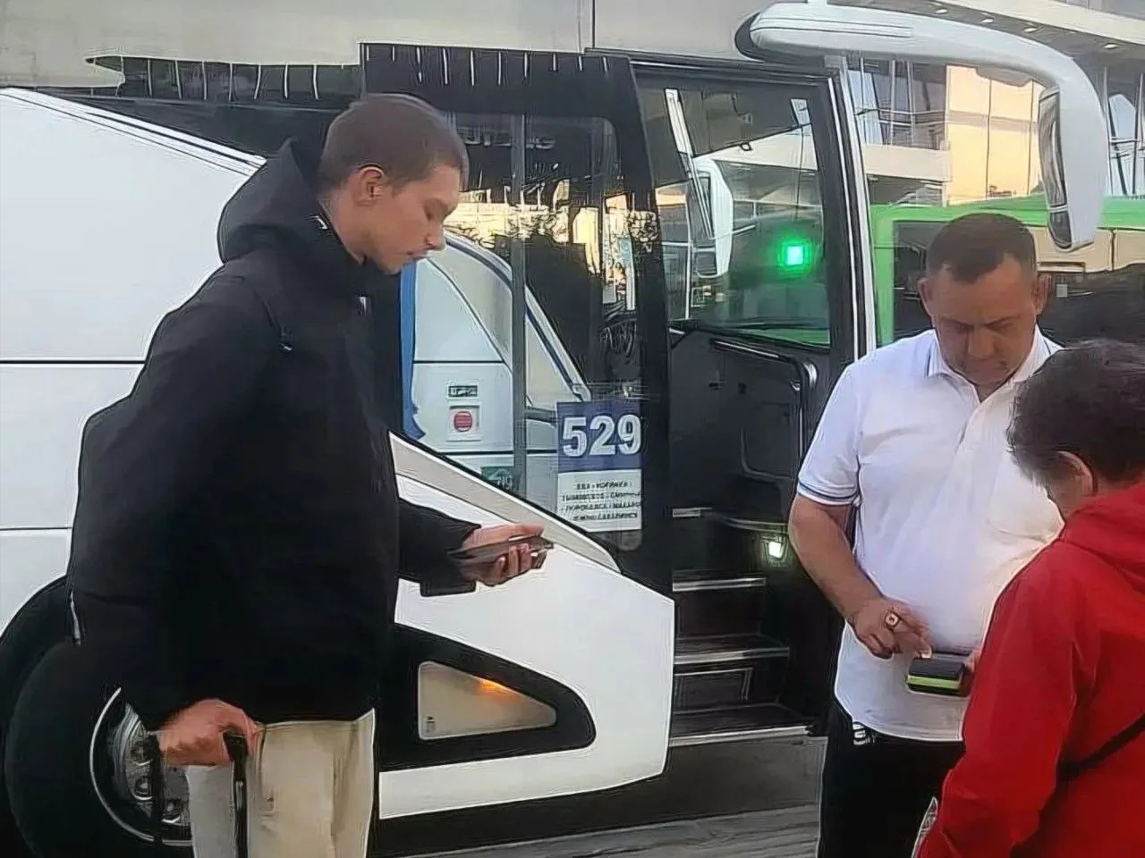 Первые автобусы пошли: по поручению Валерия Лимаренко запустили прямое автобусное сообщ...