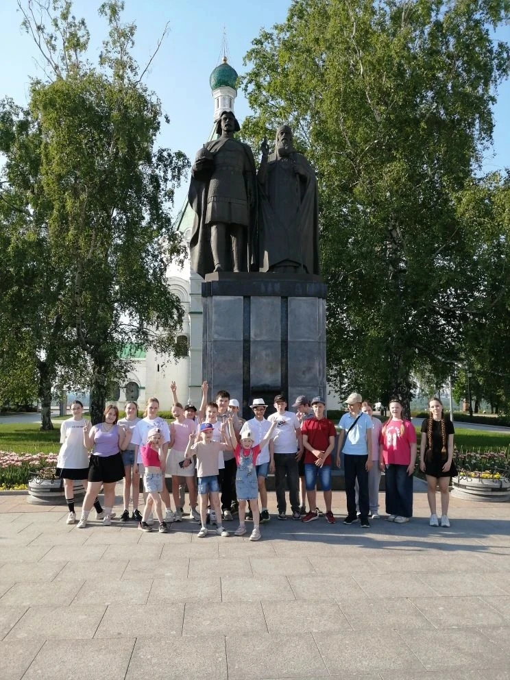 Подходит к концу учебный год, солнышко припекает, и уже манят долгие летние каникулы......