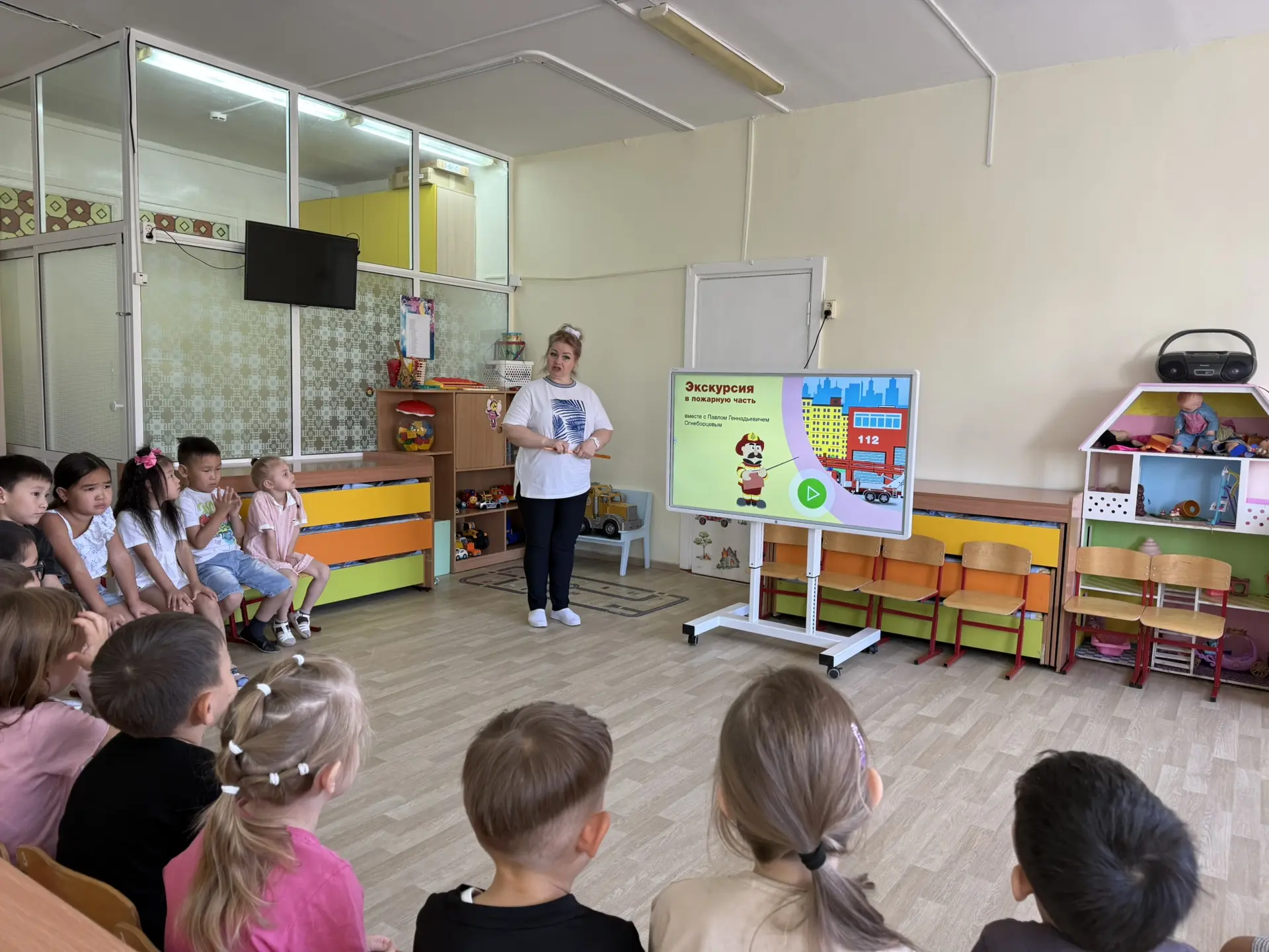 🔥 «Экскурсия в пожарную часть»: приключение в группе «Алёнушка»! 🔥