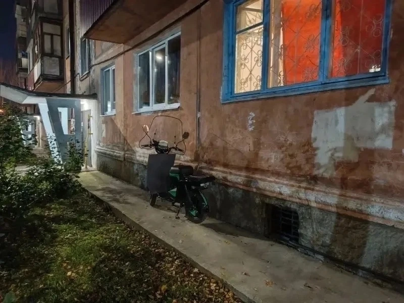 В Тюмени с арендного электроскутера украли аккумулятор на 28 тысяч рублей