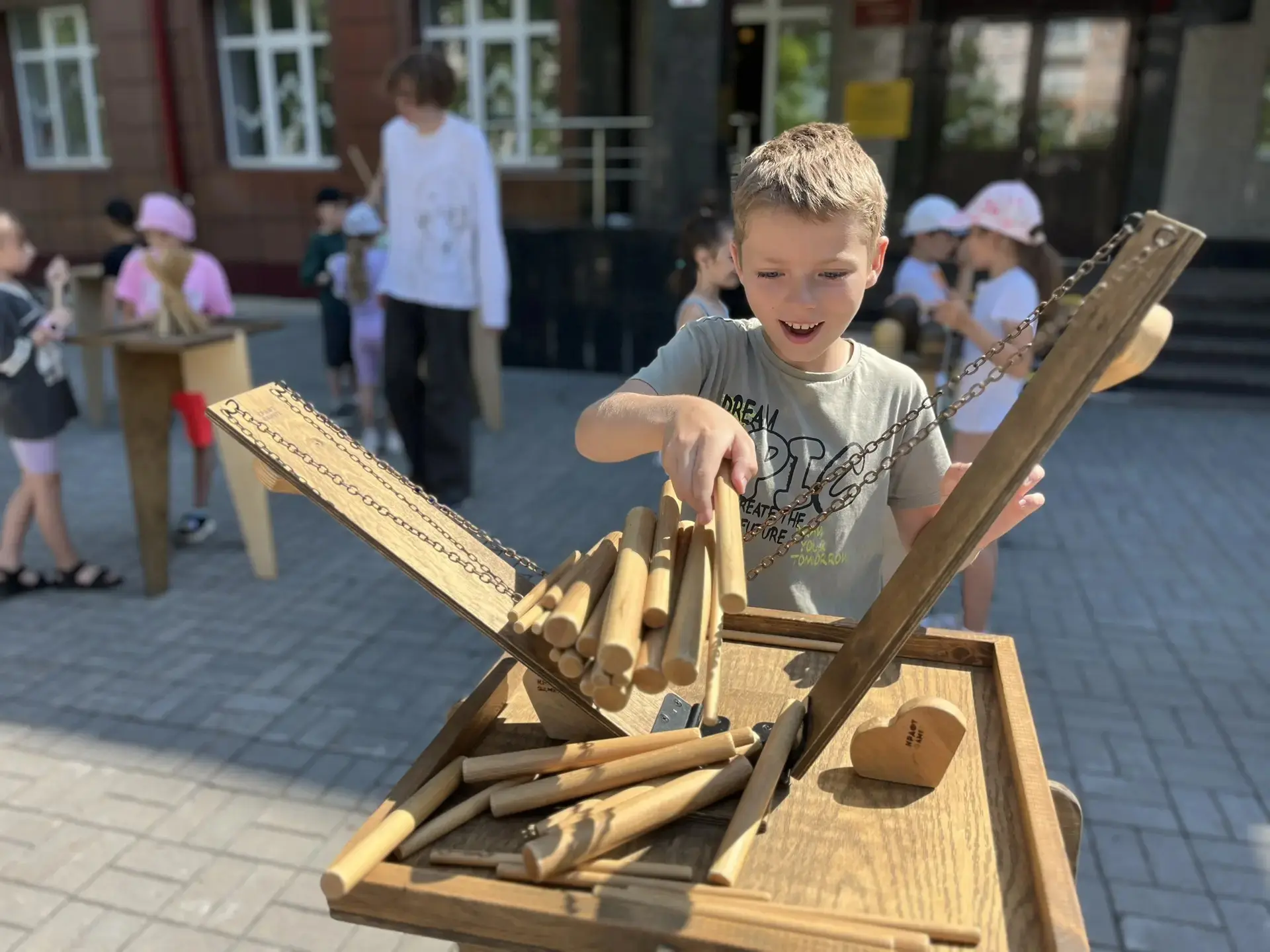 «Ах, как хочется вернуться в городок!"
В нашем лагере прошёл финальный, самый насыщенный день, котор