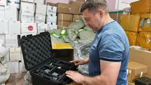 Ямал направил крупную партию спецтехники и оснащения в семь воинских подразделений. Военнослужащие п